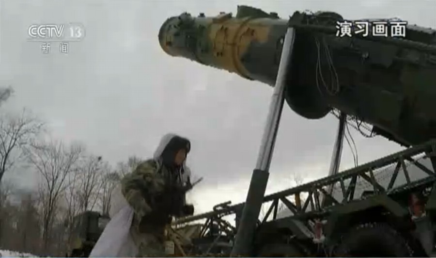 火箭军多支导弹部队新年踏雪出征展示大国长剑