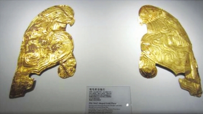 甘肃省博物馆藏鸷鸟形金饰片 图片由甘肃省文物局网站提供