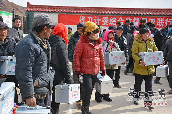 甘肃省卫计委综合监督局开展医药保健箱发放活