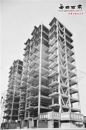 甘肃省首栋钢结构住宅楼主体框架封顶-钢结构