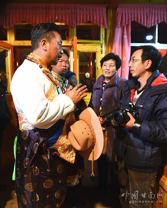 甘南州摄影家协会赴卓尼开展摄影文化进万家活