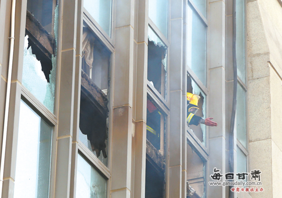 兰州南滨河路百慕翡丽KTV 昨日发生火灾-火灾