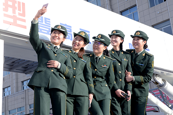 白银市公安消防支队女官兵特写-特写-每日甘肃