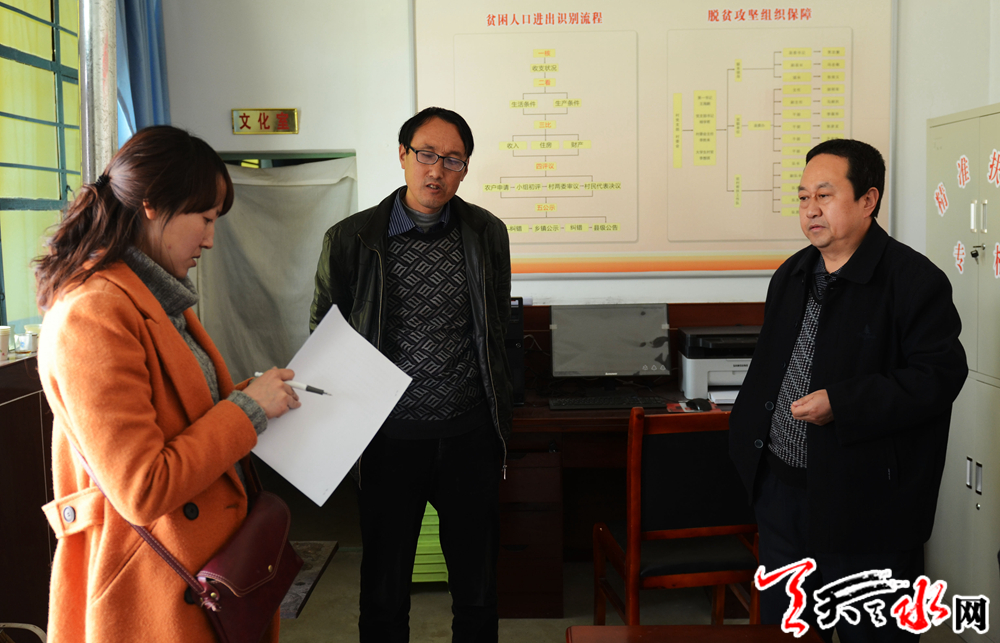 记者现场采访.jpg 记者现场采访.jpg