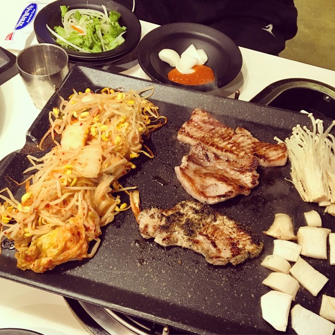 八色烤肉人均_烤肉拌饭图片