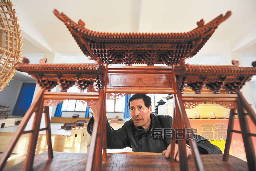 摄影报道】微缩名楼博物馆 榆中农民丁武明的