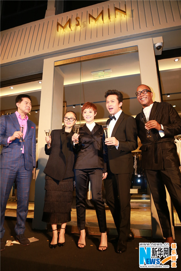 邓超孙俪同框现身为好友站台 温馨甜蜜羡煞众