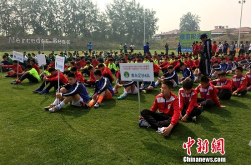 全国U13足球赛北京赛区开幕 郭维维寄语青少