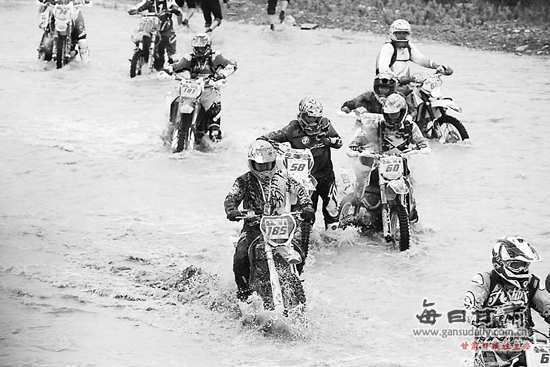 第十届甘肃康乐摩托车河滩拉力赛启幕-摩托车