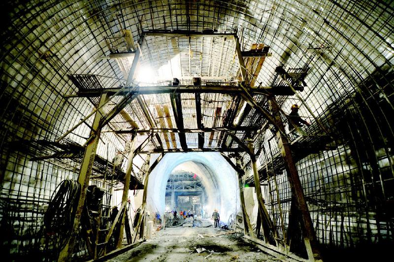 兰渝铁路新城子隧道天水至西安城际列车贯通开