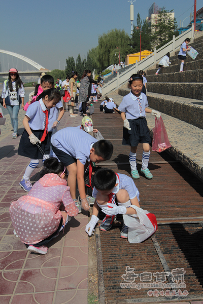 张掖路小学开展世界环境日公益活动--每日甘肃
