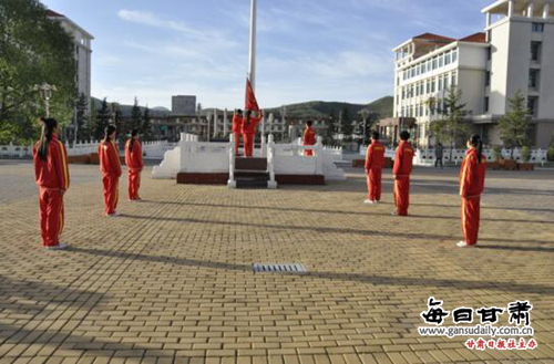 甘肃民族人口_甘肃民族师范学院(3)