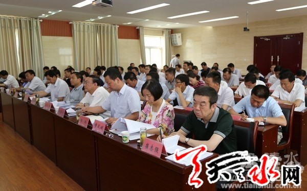 刘天波主持召开县委常委会议