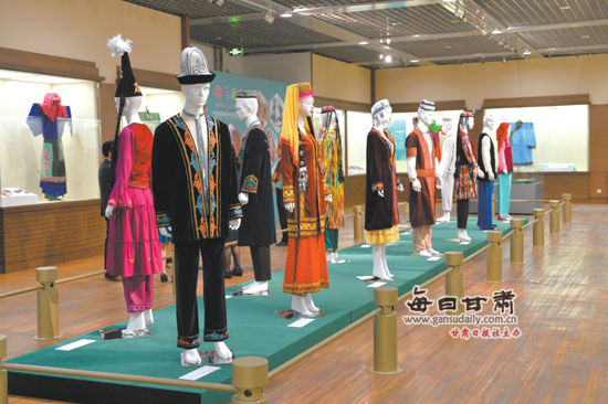 快去甘肃省博物馆观赏中国穆斯林民族服饰文化