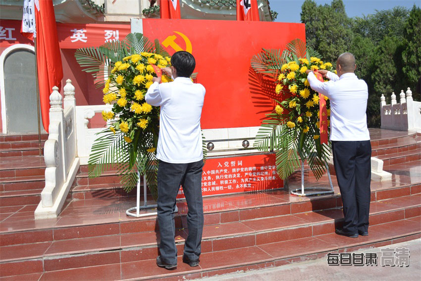 【网络媒体走转改】“长征路上奔小康”采访团在甘肃会宁重温红色岁月