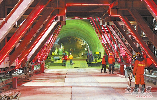 银西铁路庆阳隧道目前已完成隧道主体工程76