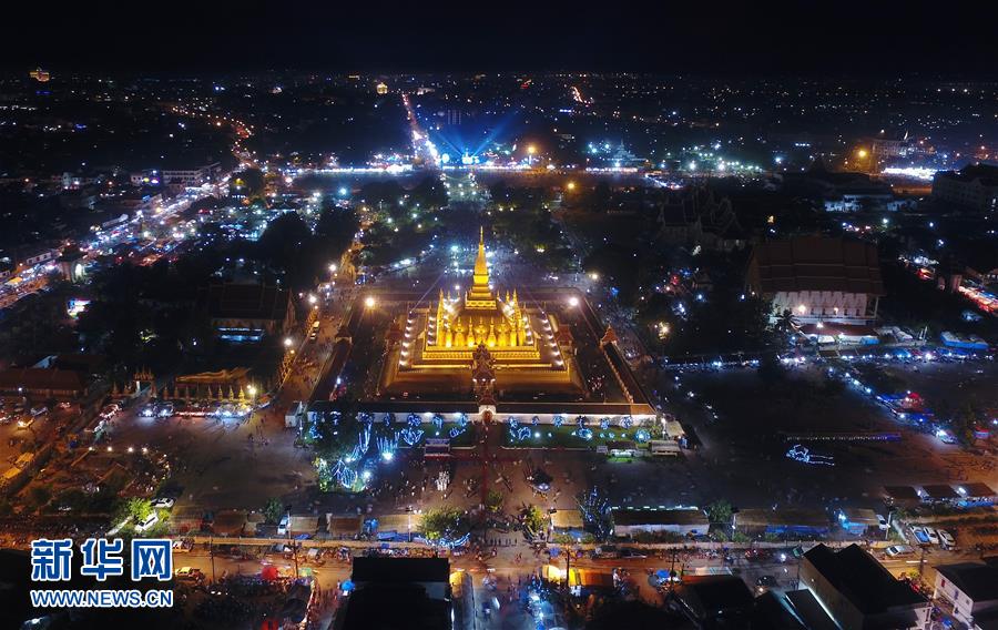 航拍老挝佛教圣地--塔銮夜景-老挝