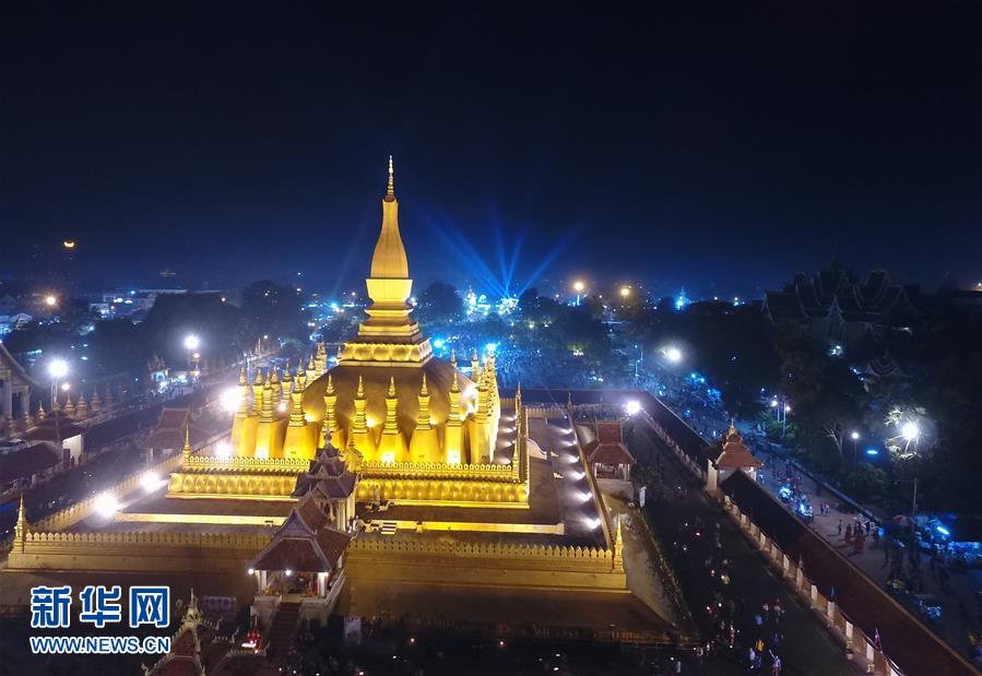 航拍老挝佛教圣地--塔銮夜景-老挝