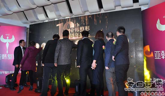 不老男神焦恩俊亲临兰州 助阵亚韩整形19周年