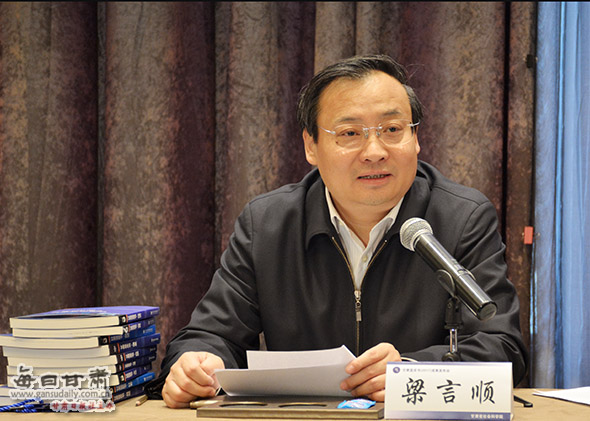 上半年甘肃城镇居民可支配收入全国排名31 《社会蓝皮书》提出,经济增长乏力导致社会建设投入显著下降。2016年上半年,甘肃经济增长速度继续下降,对社会建设产生了广泛影响,一些关键领域公共支出明显减少:城市发展进入快速增长期,但城乡居民消费支出结构差异较大。上半年,全省城镇居民人均可支配收入12162.