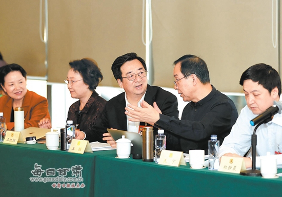 住甘全国政协委员分组讨论民法总则草案-甘肃