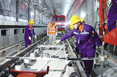 兰州地铁1号线兰州海关至马滩区间开始轨道工