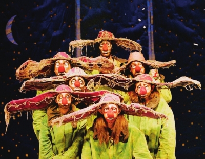 俄罗斯舞台剧《斯拉法的下雪秀》精彩落幕-甘