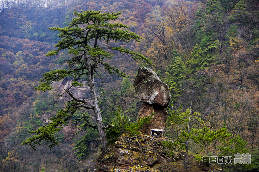 莲花台上畤美景(通讯员张小兵摄)