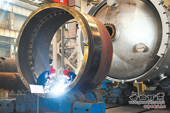 【图片新闻】兰州形成以石油化工机械等为主体的装备制造业工业体系