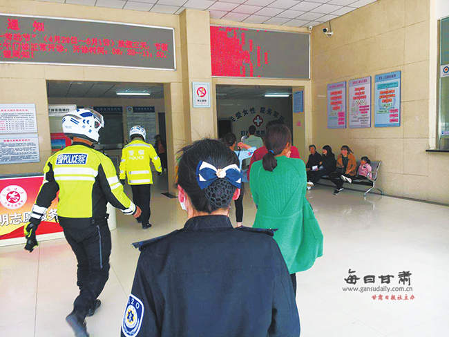 轿车撞伤三小孩 兰州安宁交警大队金城快骑小