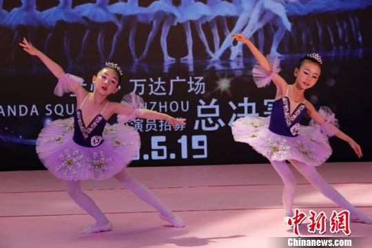 甘肃大剧院创排少儿版芭蕾舞剧百名“小天鹅”演绎足尖魅力
