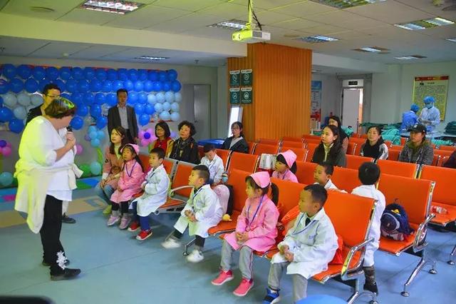 加拿大枫叶小熊幼儿园的小朋友在兰州普瑞眼科