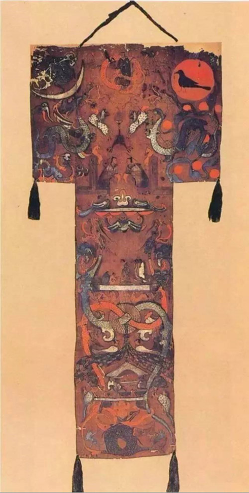 02、《长沙马王堆一号汉墓帛画》上宽92厘米,下宽47厘米,长205厘米 西汉帛画 藏于湖南省博物馆