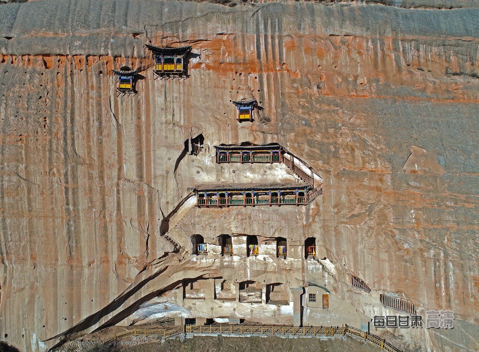 航拍马蹄寺2.jpg