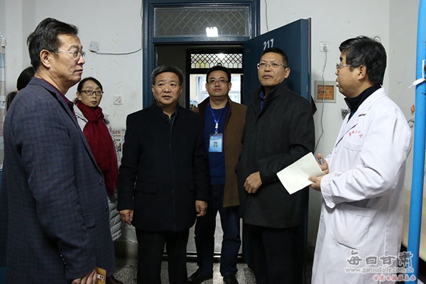 武威职业学院领导带队开展校园安全卫生检查工作