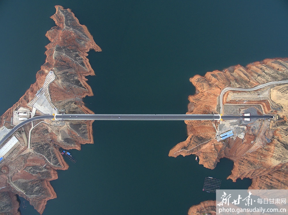 杜毅 鸟瞰刘家峡大桥.jpg