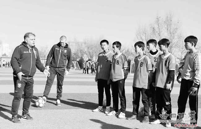 【图片新闻】法国欧塞尔俱乐部教练来甘肃榆中