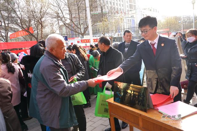 会宁县法院积极开展宪法宣传日活动