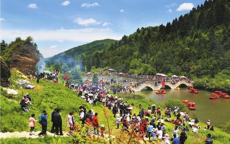 松鸣岩花儿会带热乡村游 蒲正芳