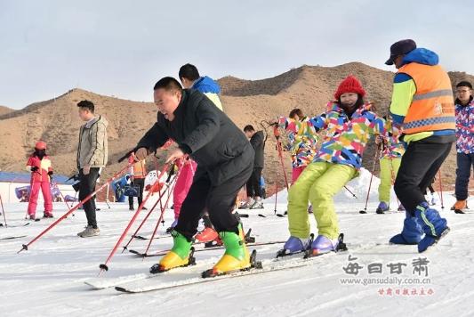 黄河石林国际露营地滑雪场：白银市民冬季旅游狂欢好去处