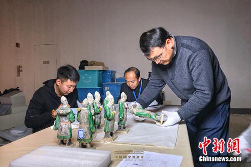 “归巢”国宝的故事:从盗墓者手中“抢下”海昏侯墓