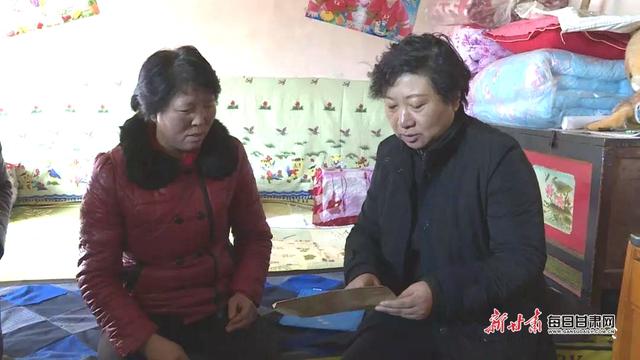 李作璧张文玲看望慰问全县“两癌”妇女并送专项救助金