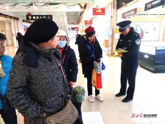 警民牵手110 共创平安迎大庆 白银市开展“110宣传日”活动