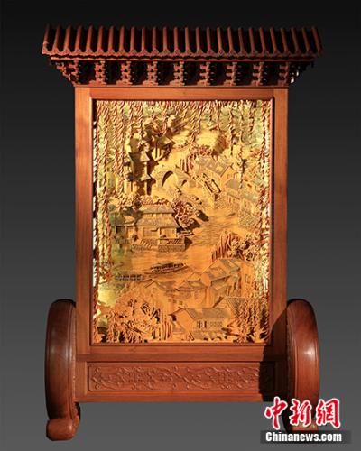 木雕作品《忆江南》。受访者供图