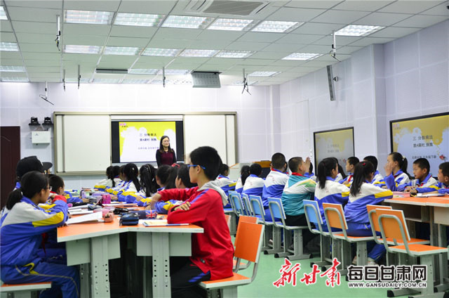 黑板加粉笔变多媒体 改革开放40年高台县教育