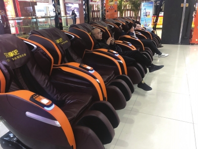 共享按摩椅 享受需谨慎 医生建议：根据自身情况，注意按...