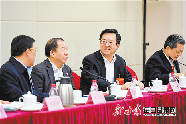 【图片新闻】住甘全国政协委员分组围绕学习贯