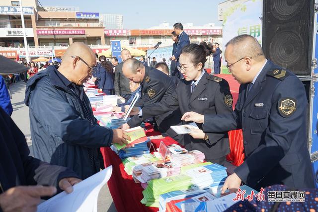 “信用让消费更放心” 白银市举行“3·15”大型宣传咨询活动