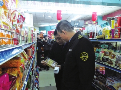 兰州市检查校园及周边食品安全 严查“辣条”和“五毛食品”