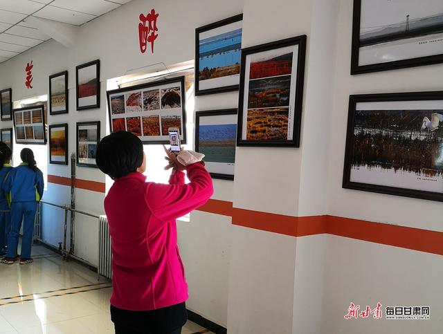 景泰:千余名中小学生走进展览大厅感受艺术气息